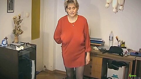Kinky mature slut sucking cock and gets fisted
